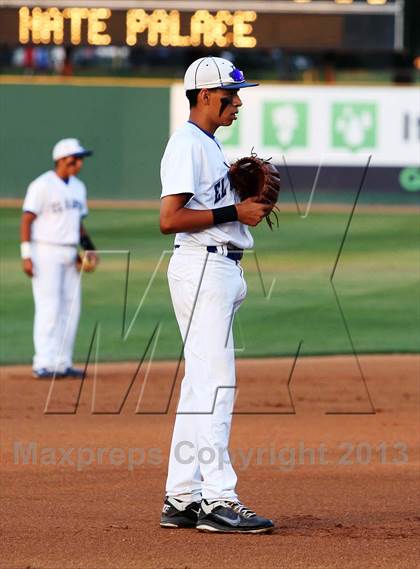 Thumbnail 1 in El Rancho vs. Oaks Christian (CIFSS Division 4 Championship) photogallery.