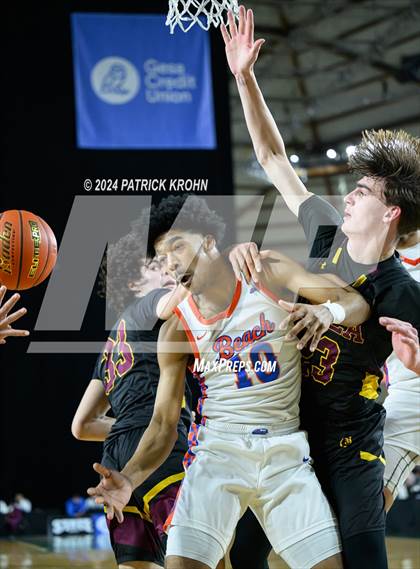 Thumbnail 1 in O'Dea @ Rainier Beach (WIAA 3A Semifinals) photogallery.