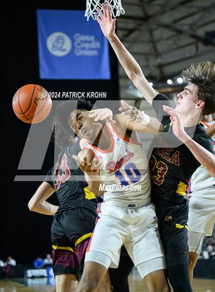 Thumbnail 3 in O'Dea @ Rainier Beach (WIAA 3A Semifinals) photogallery.