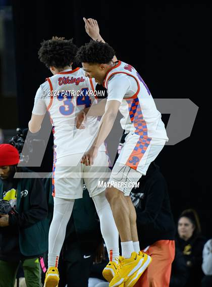 Thumbnail 2 in O'Dea @ Rainier Beach (WIAA 3A Semifinals) photogallery.
