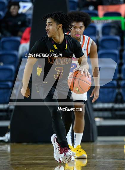Thumbnail 3 in O'Dea @ Rainier Beach (WIAA 3A Semifinals) photogallery.