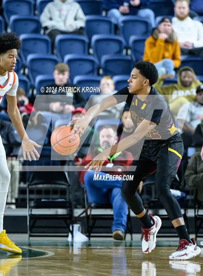 Thumbnail 3 in O'Dea @ Rainier Beach (WIAA 3A Semifinals) photogallery.