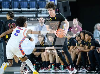Thumbnail 3 in O'Dea @ Rainier Beach (WIAA 3A Semifinals) photogallery.
