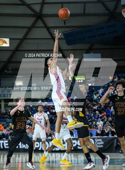 Thumbnail 1 in O'Dea @ Rainier Beach (WIAA 3A Semifinals) photogallery.