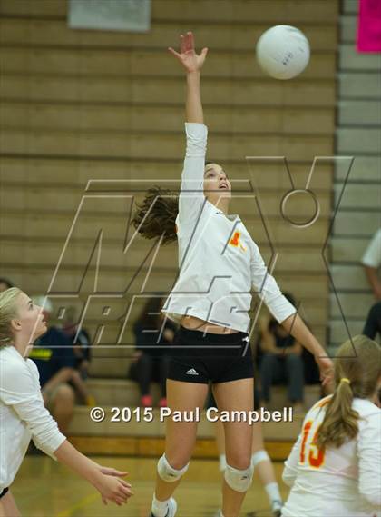 Thumbnail 2 in Gilbert vs Corona del Sol (Gilbert Invitational) photogallery.