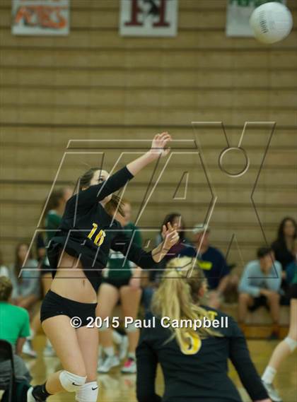 Thumbnail 1 in Gilbert vs Corona del Sol (Gilbert Invitational) photogallery.