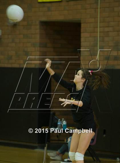 Thumbnail 2 in Gilbert vs Corona del Sol (Gilbert Invitational) photogallery.
