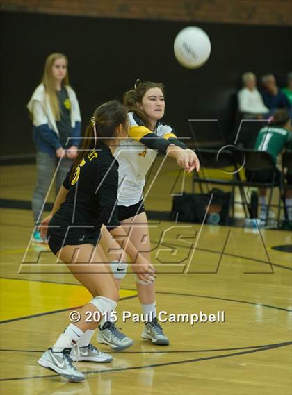 Thumbnail 2 in Gilbert vs Corona del Sol (Gilbert Invitational) photogallery.