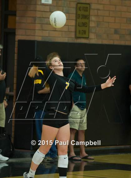 Thumbnail 2 in Gilbert vs Corona del Sol (Gilbert Invitational) photogallery.
