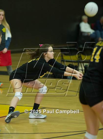 Thumbnail 2 in Gilbert vs Corona del Sol (Gilbert Invitational) photogallery.