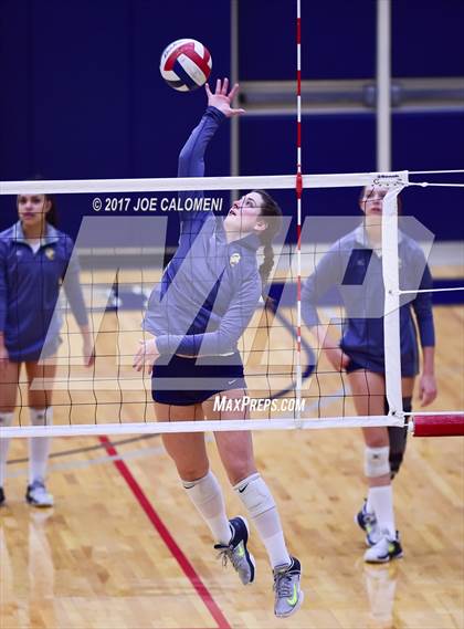 Thumbnail 3 in O'Connor vs Canyon (6A Region 4 Bi-District) photogallery.