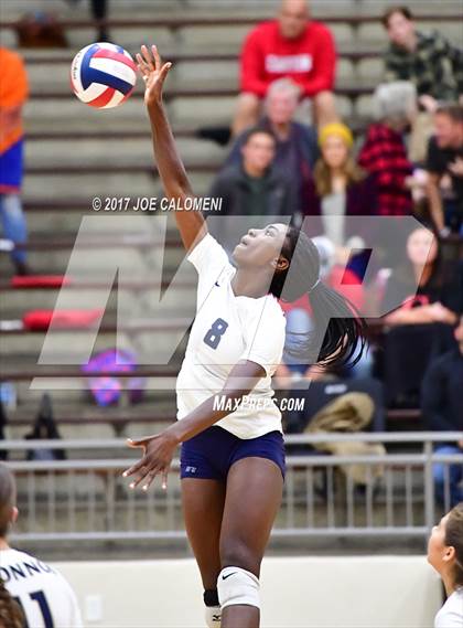 Thumbnail 3 in O'Connor vs Canyon (6A Region 4 Bi-District) photogallery.