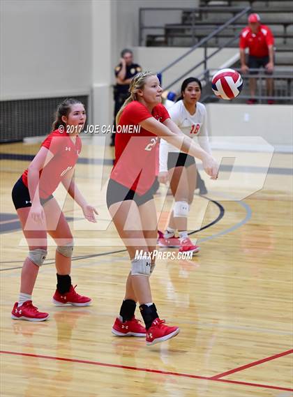 Thumbnail 2 in O'Connor vs Canyon (6A Region 4 Bi-District) photogallery.