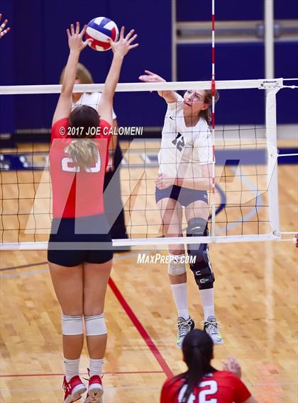 Thumbnail 1 in O'Connor vs Canyon (6A Region 4 Bi-District) photogallery.