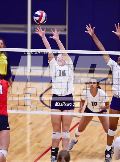 Thumbnail 2 in O'Connor vs Canyon (6A Region 4 Bi-District) photogallery.