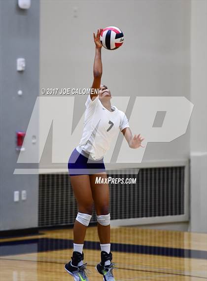 Thumbnail 3 in O'Connor vs Canyon (6A Region 4 Bi-District) photogallery.