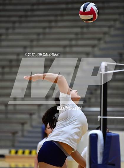 Thumbnail 3 in O'Connor vs Canyon (6A Region 4 Bi-District) photogallery.