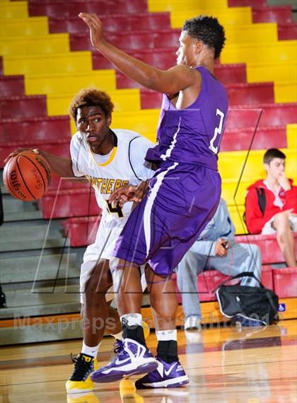 Thumbnail 1 in Humble vs Klein Oak(McDonald's Texas Invitational) photogallery.