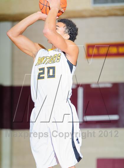 Thumbnail 2 in Humble vs Klein Oak(McDonald's Texas Invitational) photogallery.