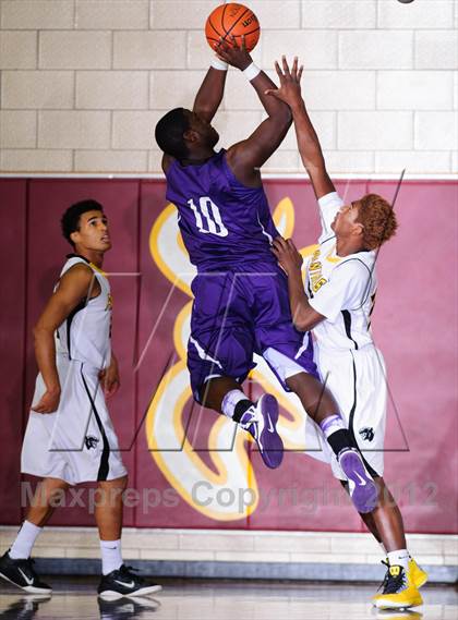 Thumbnail 2 in Humble vs Klein Oak(McDonald's Texas Invitational) photogallery.