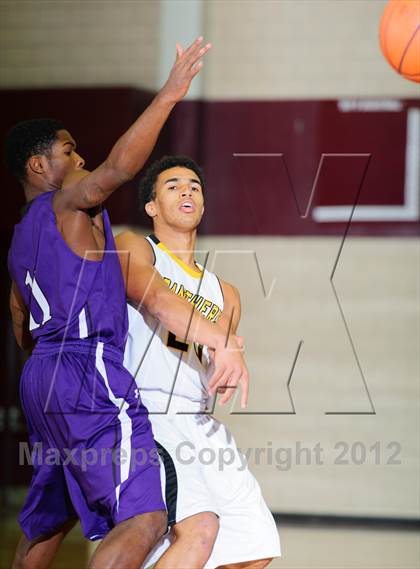Thumbnail 1 in Humble vs Klein Oak(McDonald's Texas Invitational) photogallery.