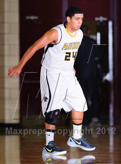 Thumbnail 2 in Humble vs Klein Oak(McDonald's Texas Invitational) photogallery.