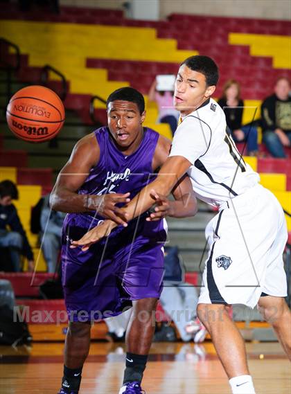 Thumbnail 2 in Humble vs Klein Oak(McDonald's Texas Invitational) photogallery.