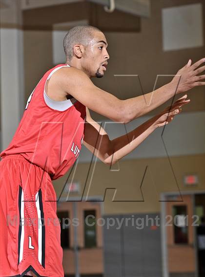 Thumbnail 2 in De La Salle vs. Orange Lutheran (MaxPreps Holiday Classic) photogallery.
