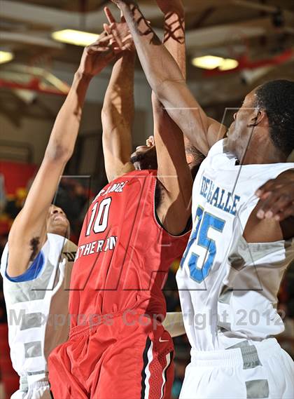 Thumbnail 3 in De La Salle vs. Orange Lutheran (MaxPreps Holiday Classic) photogallery.
