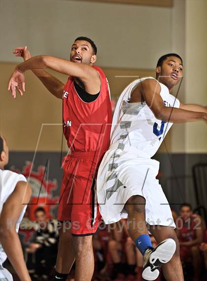 Thumbnail 1 in De La Salle vs. Orange Lutheran (MaxPreps Holiday Classic) photogallery.