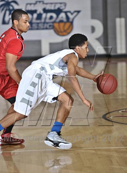 Thumbnail 2 in De La Salle vs. Orange Lutheran (MaxPreps Holiday Classic) photogallery.