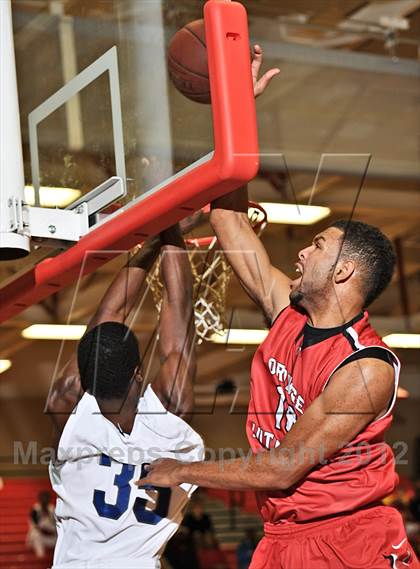 Thumbnail 2 in De La Salle vs. Orange Lutheran (MaxPreps Holiday Classic) photogallery.