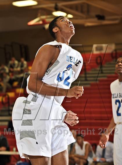 Thumbnail 1 in De La Salle vs. Orange Lutheran (MaxPreps Holiday Classic) photogallery.