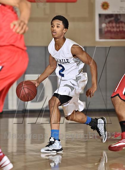Thumbnail 1 in De La Salle vs. Orange Lutheran (MaxPreps Holiday Classic) photogallery.