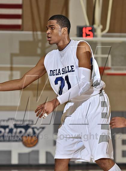 Thumbnail 3 in De La Salle vs. Orange Lutheran (MaxPreps Holiday Classic) photogallery.