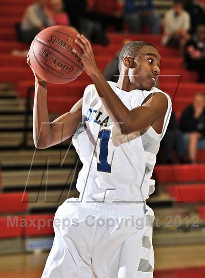 Thumbnail 2 in De La Salle vs. Orange Lutheran (MaxPreps Holiday Classic) photogallery.