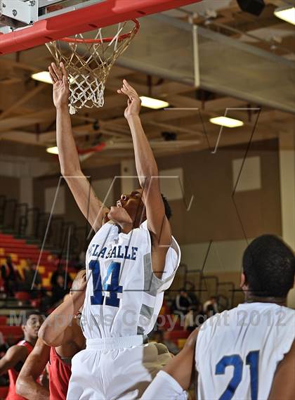 Thumbnail 3 in De La Salle vs. Orange Lutheran (MaxPreps Holiday Classic) photogallery.
