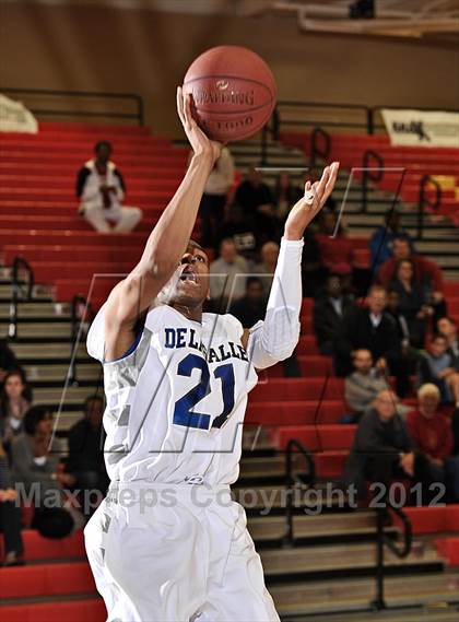 Thumbnail 2 in De La Salle vs. Orange Lutheran (MaxPreps Holiday Classic) photogallery.
