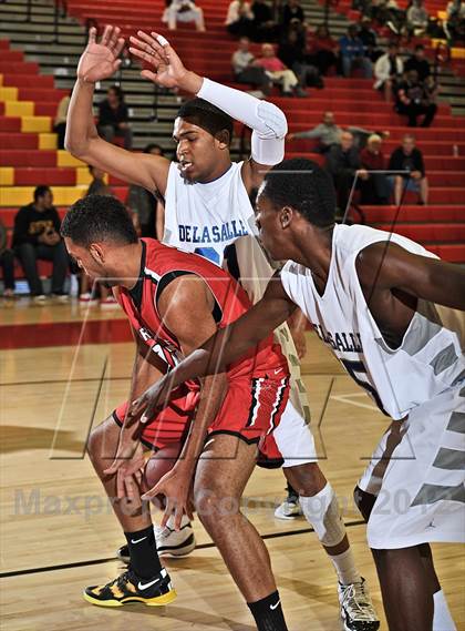 Thumbnail 2 in De La Salle vs. Orange Lutheran (MaxPreps Holiday Classic) photogallery.