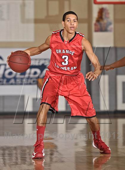 Thumbnail 2 in De La Salle vs. Orange Lutheran (MaxPreps Holiday Classic) photogallery.