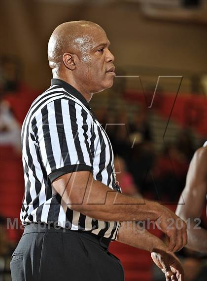 Thumbnail 2 in De La Salle vs. Orange Lutheran (MaxPreps Holiday Classic) photogallery.