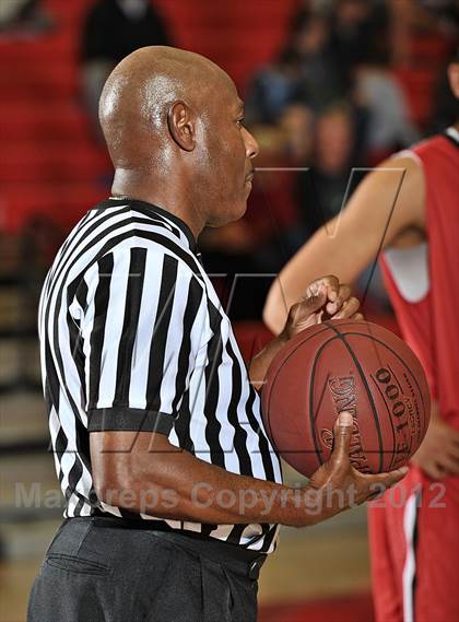 Thumbnail 1 in De La Salle vs. Orange Lutheran (MaxPreps Holiday Classic) photogallery.