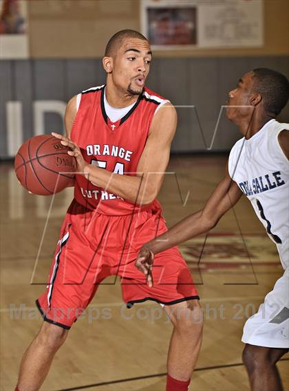 Thumbnail 2 in De La Salle vs. Orange Lutheran (MaxPreps Holiday Classic) photogallery.