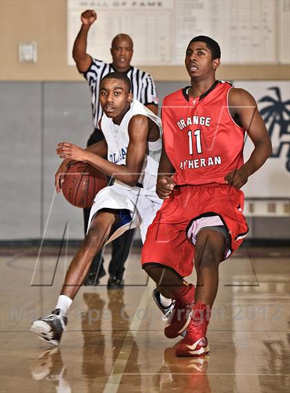 Thumbnail 2 in De La Salle vs. Orange Lutheran (MaxPreps Holiday Classic) photogallery.