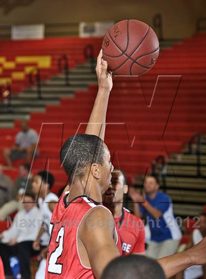 Thumbnail 1 in De La Salle vs. Orange Lutheran (MaxPreps Holiday Classic) photogallery.