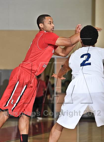 Thumbnail 1 in De La Salle vs. Orange Lutheran (MaxPreps Holiday Classic) photogallery.