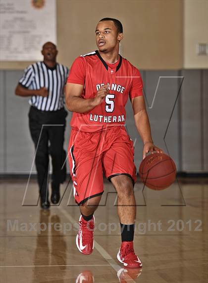 Thumbnail 3 in De La Salle vs. Orange Lutheran (MaxPreps Holiday Classic) photogallery.