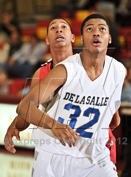 Thumbnail 2 in De La Salle vs. Orange Lutheran (MaxPreps Holiday Classic) photogallery.