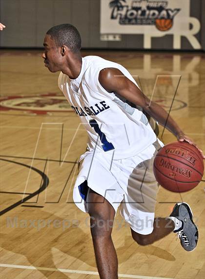 Thumbnail 3 in De La Salle vs. Orange Lutheran (MaxPreps Holiday Classic) photogallery.