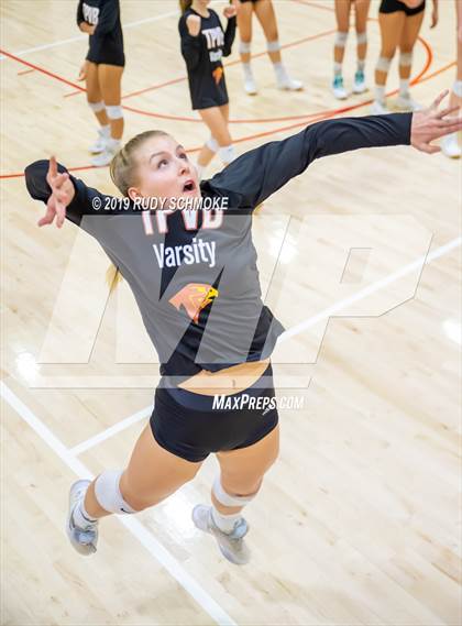 Thumbnail 1 in Cathedral Catholic vs. Torrey Pines (CIF SDS Open Final) photogallery.